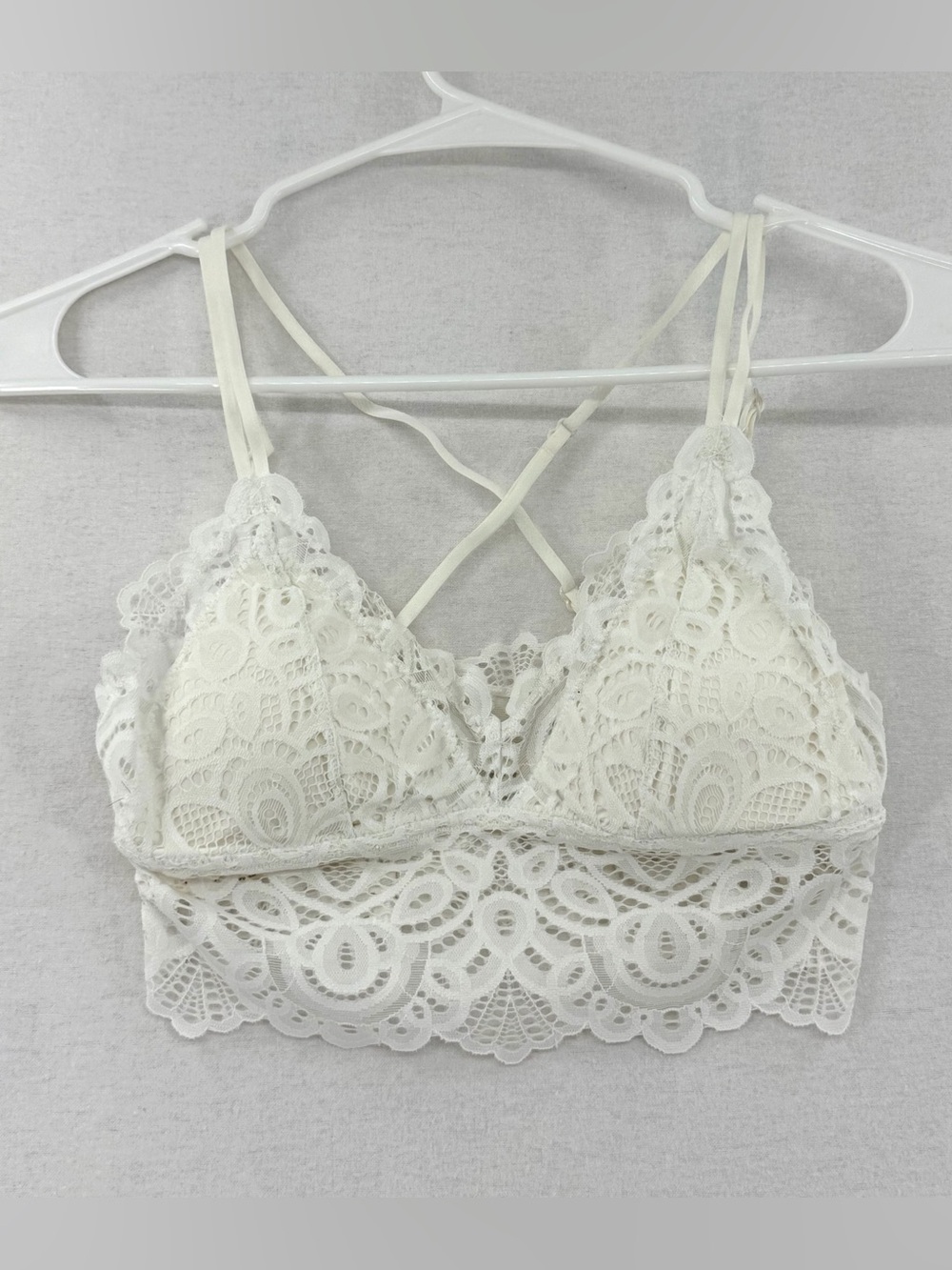 SO White Lightly Padded Lace Bralette with Cross-Back Straps - EUC